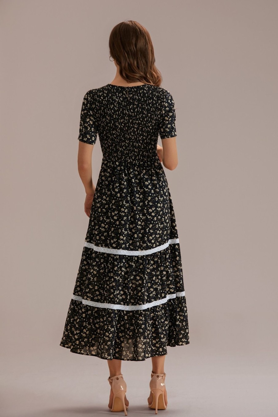 Best Floral Short Sleeve Round Neck Smocked Midi Dress Black