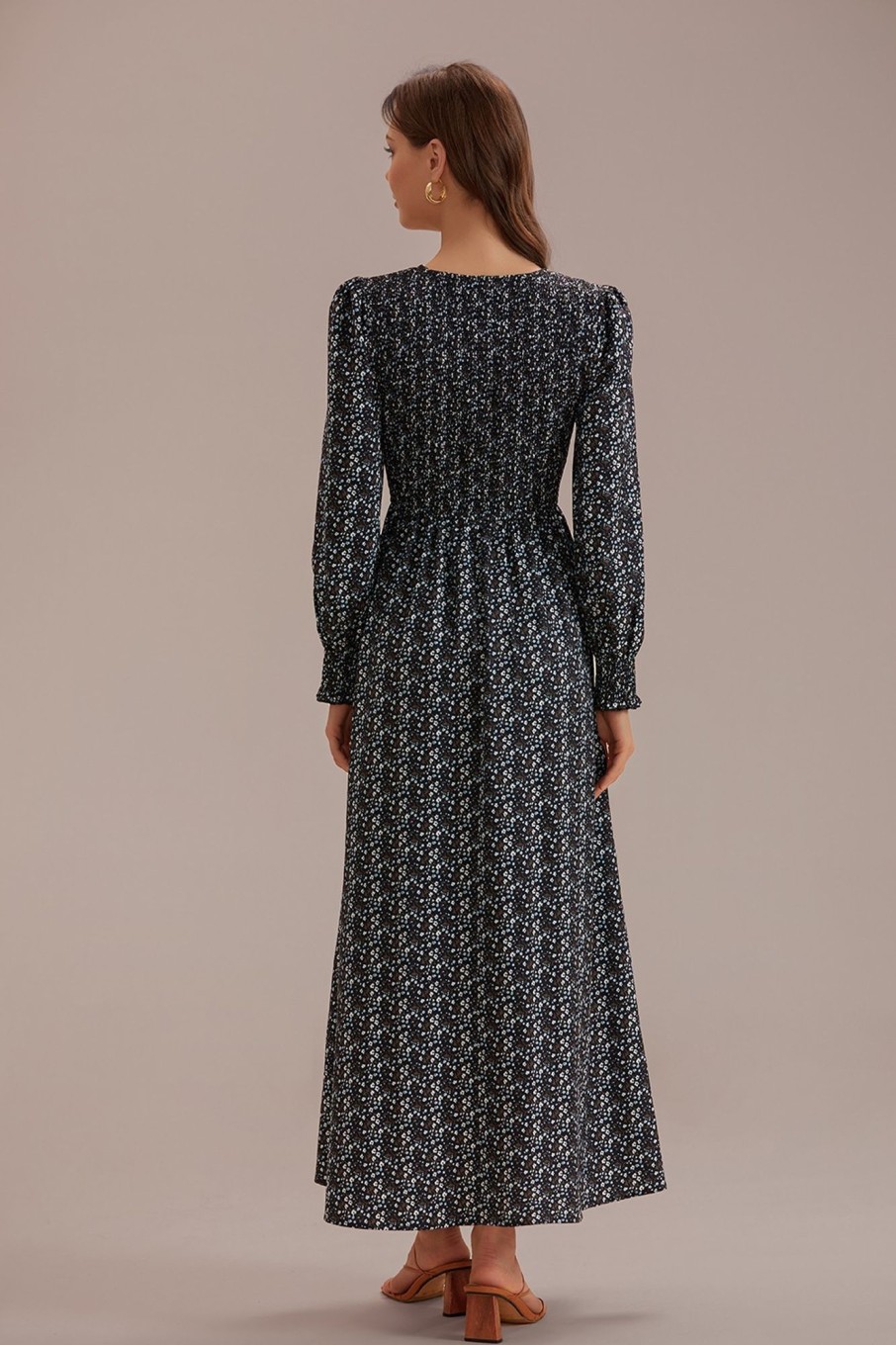 Hot Floral Long Sleeve Round Neck Smocked Maxi Dress With Pockets Black