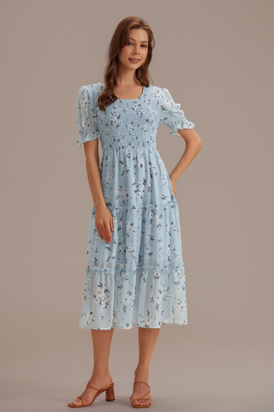 Hot Floral Short Sleeve Round Neck Midi Dress Light Blue