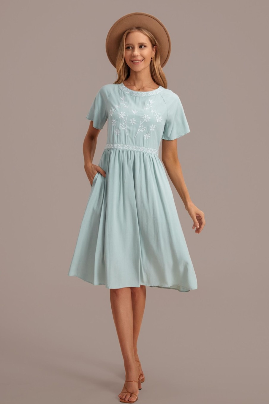 Wholesale Blue Embroidery Flowers Round Neck Short Sleeve Midi Dress Sage