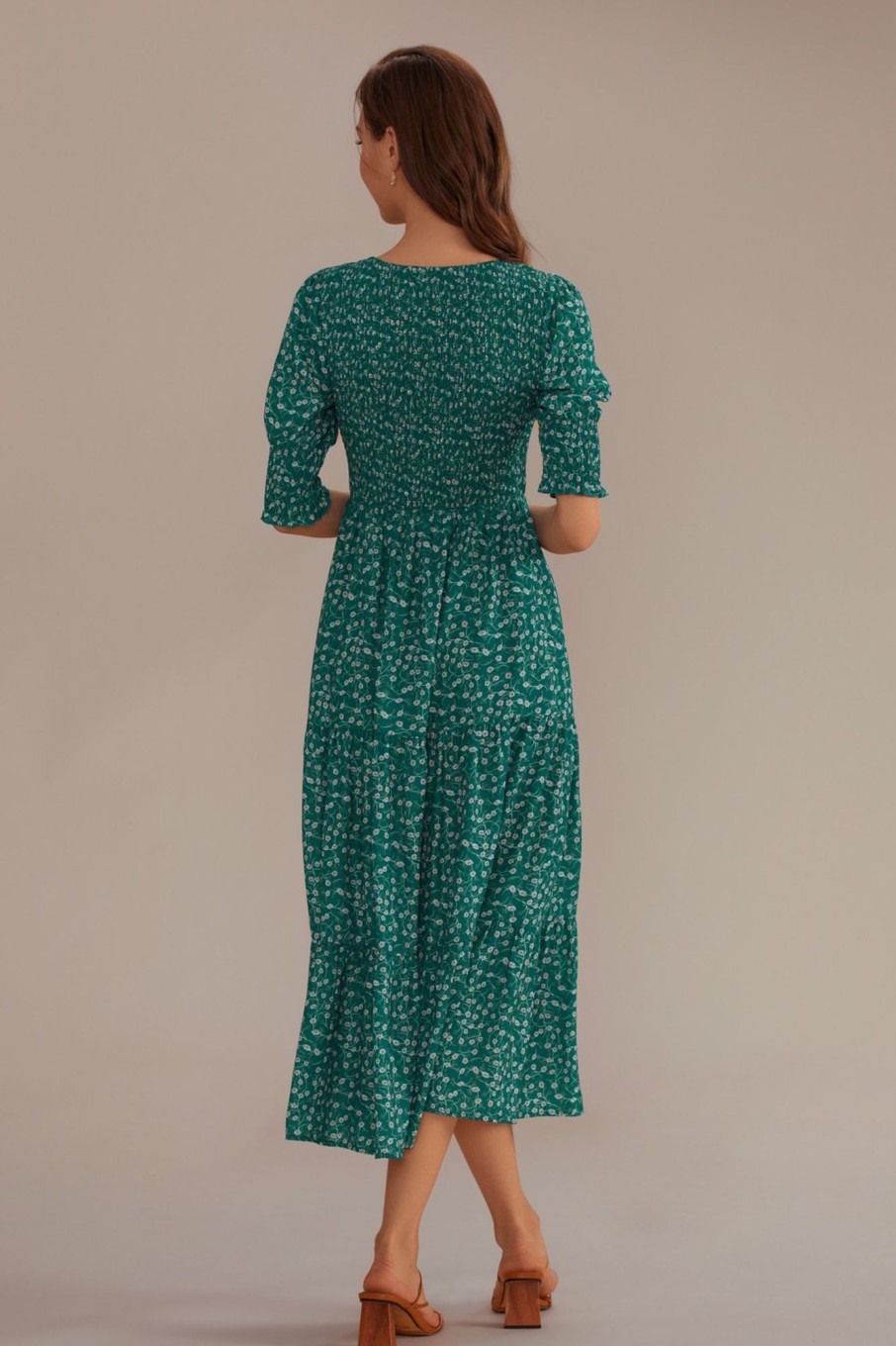 Hot Floral Short Sleeve Round Neck Smocked Tiered Midi Dress Green