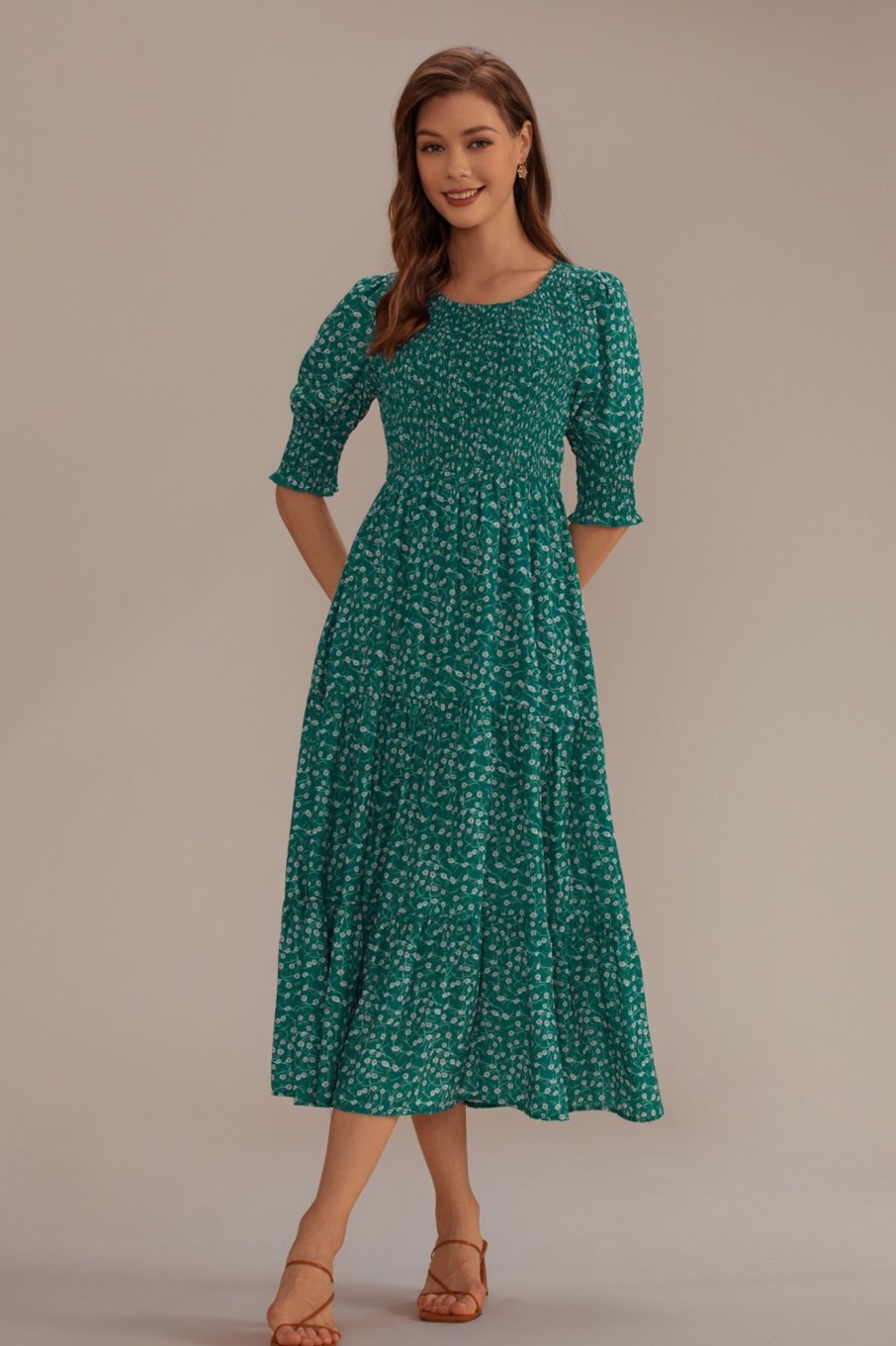 Hot Floral Short Sleeve Round Neck Smocked Tiered Midi Dress Green