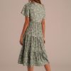 Wholesale Casual Short Sleeve Round Neck Tiered Floral Dress Green