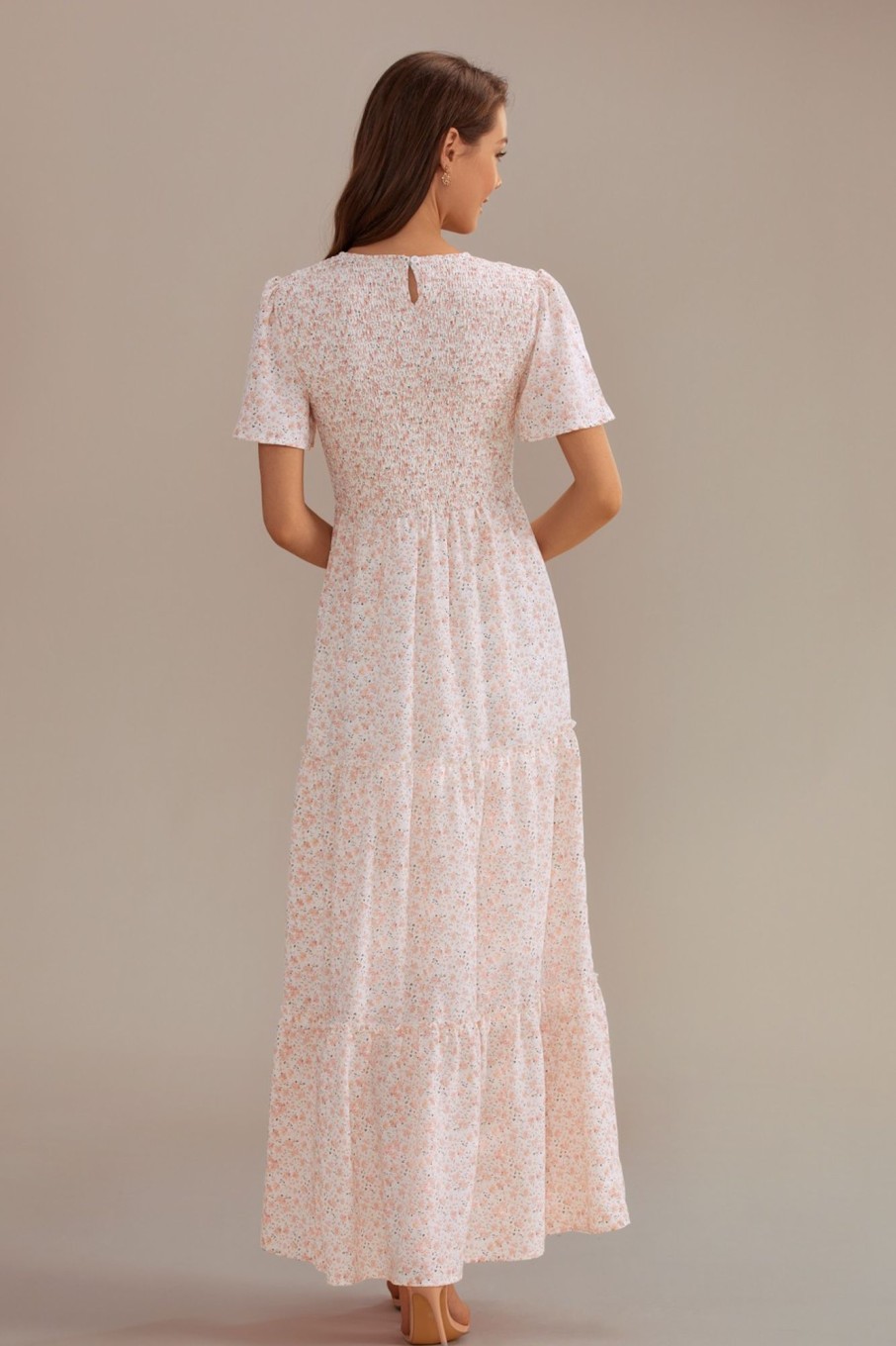 Wholesale Short Sleeve Round Neck Smocked Tiered Maxi Dress Floral