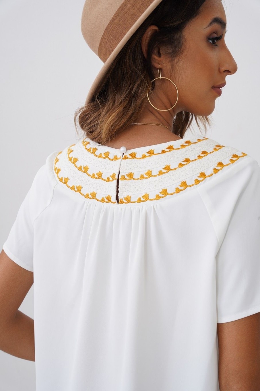 New Short Sleeve Round Neck Embroidery Blouse White