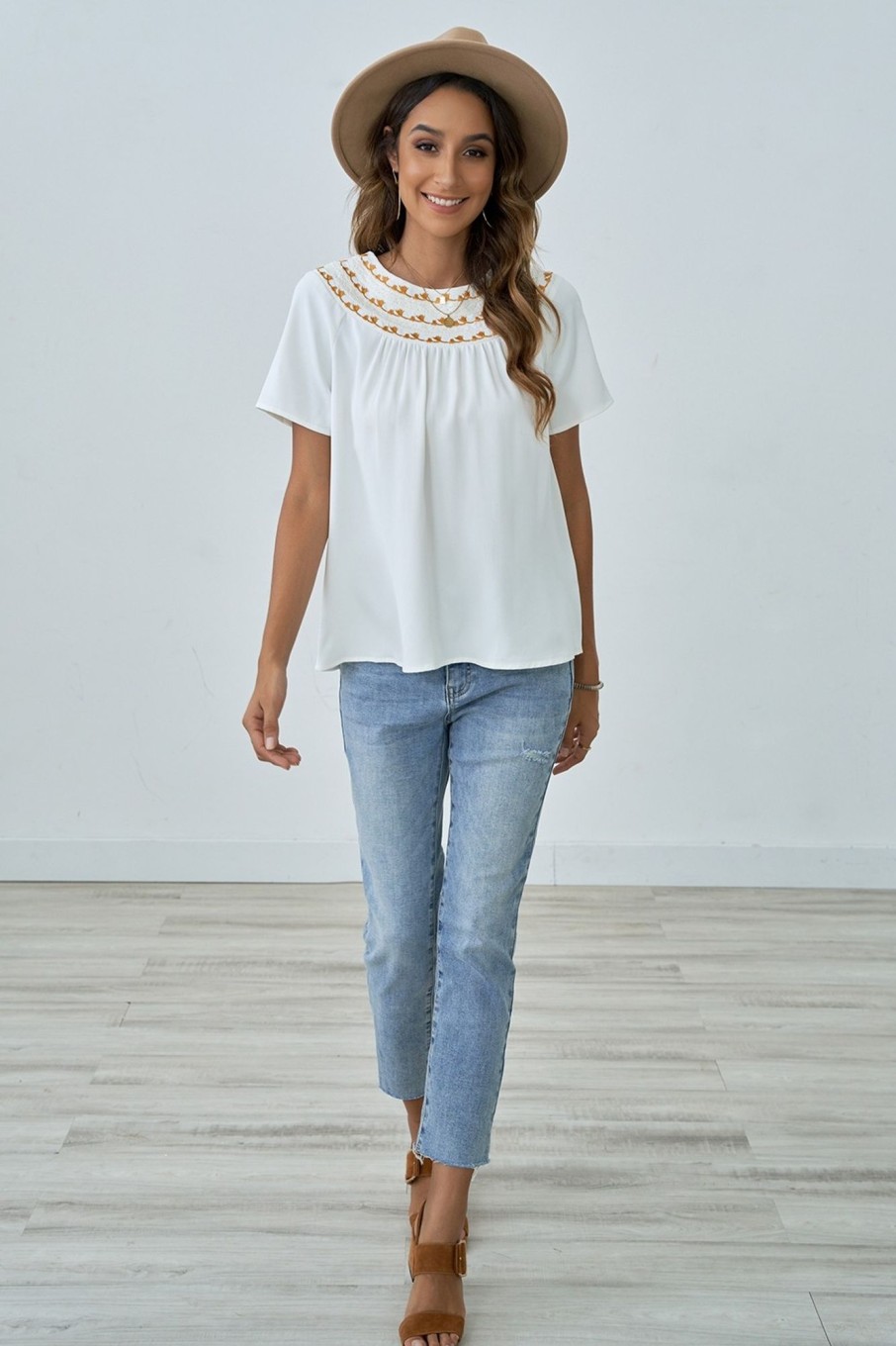 New Short Sleeve Round Neck Embroidery Blouse White